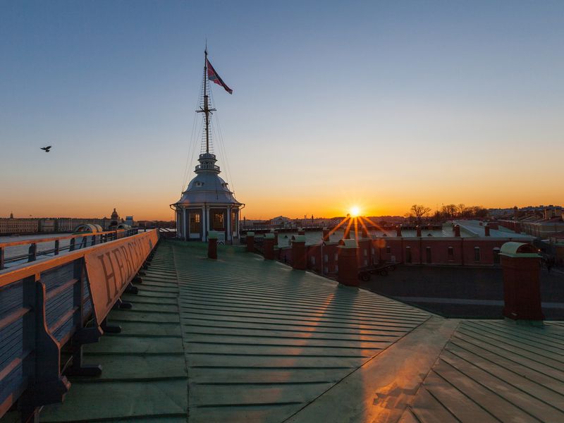 Как легально попасть на крыши в Санкт-Петербурге? Топ-3 экскурсии